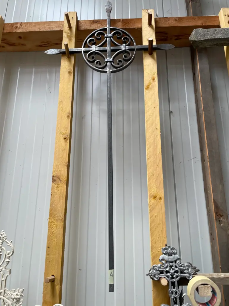 Grande croix en fer forgé