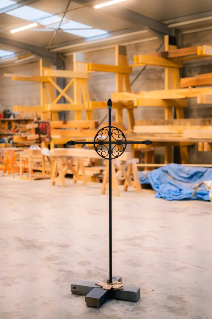 Grande croix en fer forgé