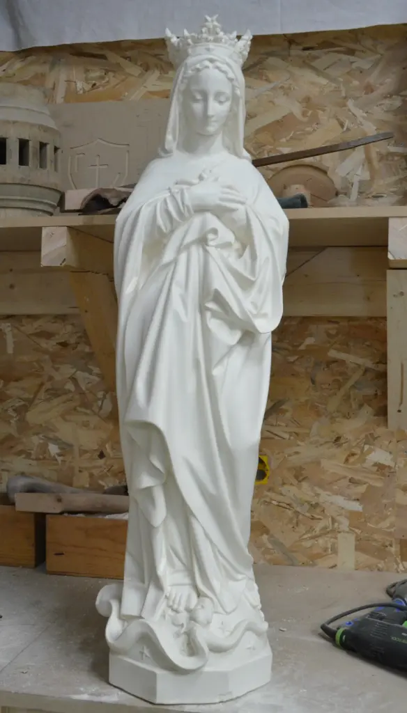 Statue de la Vierge Rosa Mystica