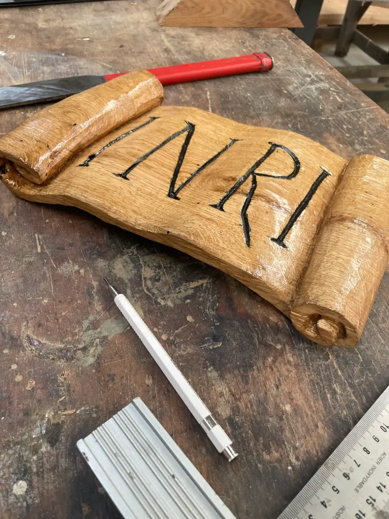 INRI sur mesure en bois
