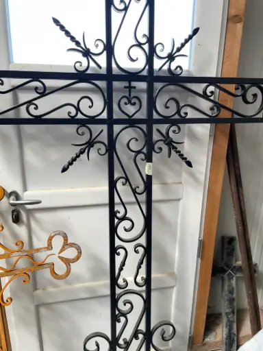 [03] Grande croix en fer forgé