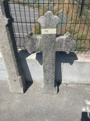 [Pierre 1] Croix en pierre moyenne
