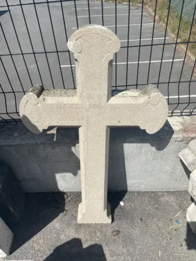 [Pierre 13] Croix en pierre moyenne 