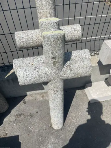 [Pierre 21] Croix en pierre moyenne 