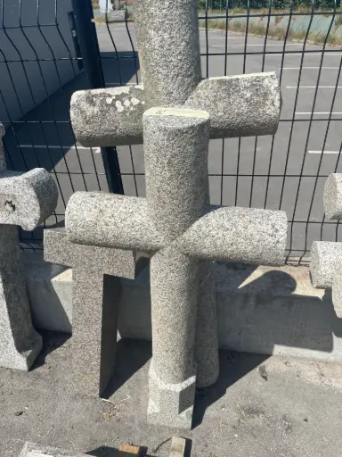 [Pierre 24] Croix en pierre moyenne