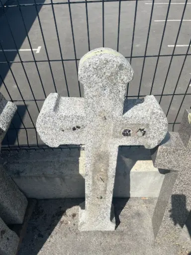 [Pierre 27] Croix en pierre moyenne
