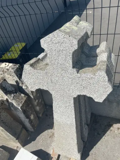 [Pierre 28] Croix en pierre moyenne 