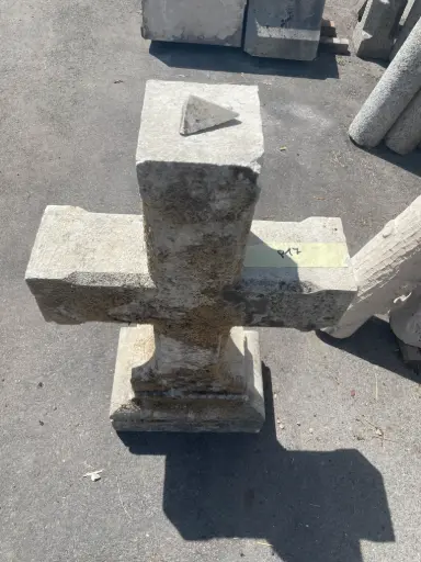 [Pierre 17] Petite croix en pierre restaurée 
