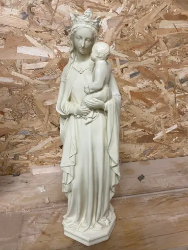 Statue de la Vierge de Syracuse à l'enfant