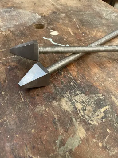 Clous forgés à l'ancienne