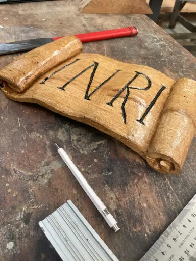 INRI sur mesure en bois